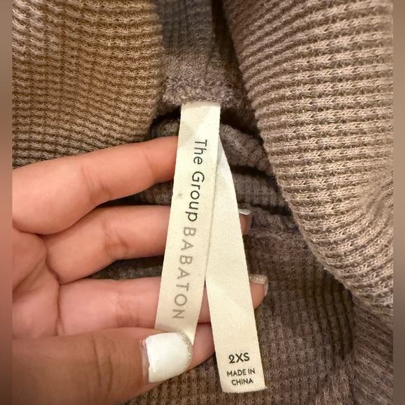 Aritzia The Group by Babaton Thermal Cowl Neck Long Sleeve Taupe size XXS - Picture 7 of 14